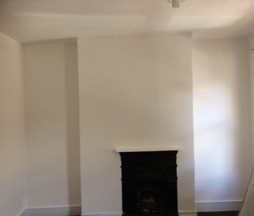 4 Bed Terraced House, Macaulay Road, E6 - Photo 2