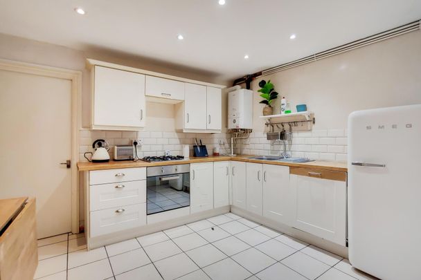 Flat To Let - Photo 1
