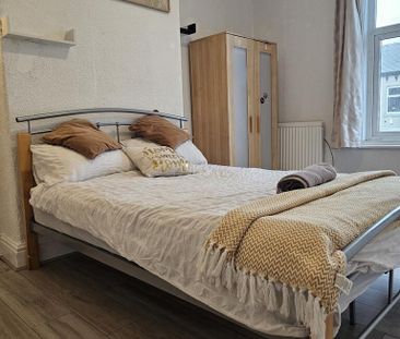 1 bedroom in a house share to rent - Photo 1
