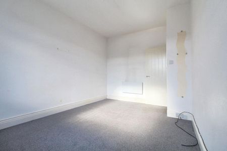 3 bedroom flat to rent - Photo 3