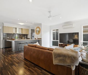 CONTEMPORARY HOME WITH SOLAR - Photo 3
