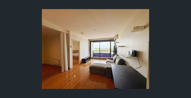 Fully Furnished Two-Bedroom Apartment Near RMIT and UniMelb - Photo 1