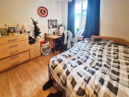 6 bedroom terraced house to rent - Photo 3