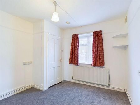 2 bedroom ground floor flat to rent - Photo 3
