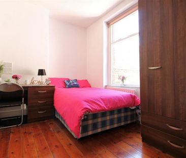 4 bedroom terraced house to rent - Photo 3