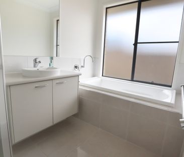 Peaceful Family Home - Photo 6
