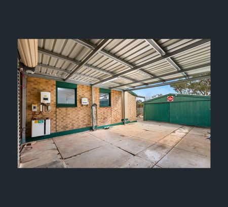 10 Dulkara Avenue, Craigmore, SA 5114 - Photo 5
