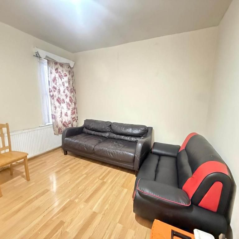 4 bedroom terraced house to rent - Photo 1