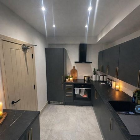 1 bedroom in a house share to rent - Photo 3