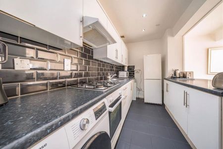 2 bedroom flat to rent - Photo 5