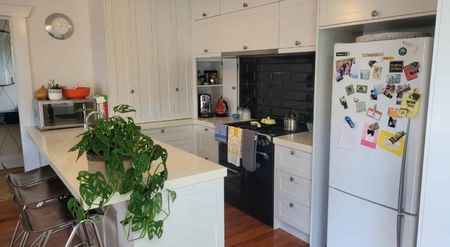 A super stylish home in a dress circle location - Photo 4