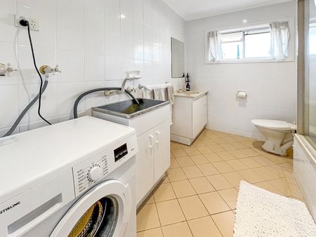 8/6 Edward Street, Essendon VIC 3040 - Photo 2