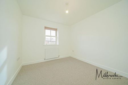 4 bedroom semi-detached house to rent - Photo 4