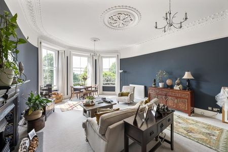 2 Bed Flat - Photo 2