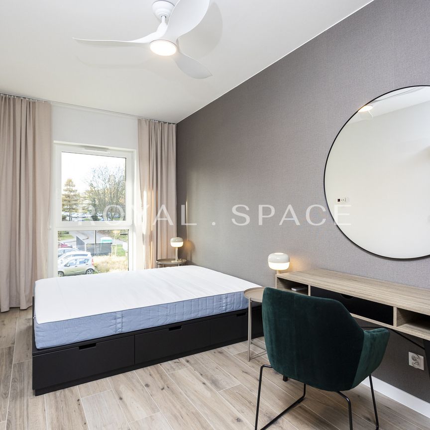 Eleganckie mieszkanie z 2 miejscami parkingowymi - Photo 1