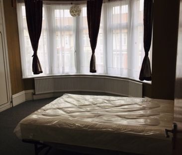 5 Bed Semi-Detached House, Berkshire Gardens, N13 - Photo 6