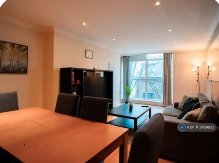 3 bedroom flat to rent - Photo 3