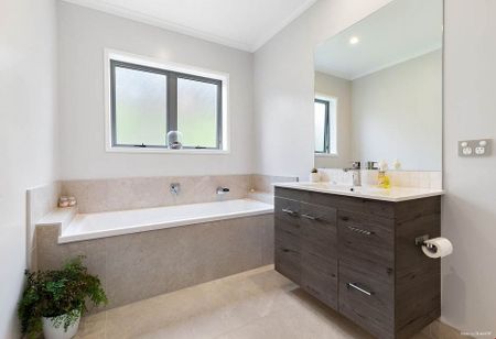 Modern 5-Bedroom, 3-Bathroom Home in Silverdale - Photo 3