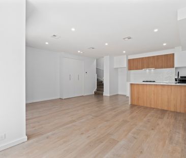 3/3 Lowrie Street, Dickson ACT 2602 - Townhouse For Rent | Domain - Photo 4