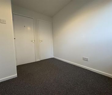 2 bedroom semi-detached house to rent - Photo 3