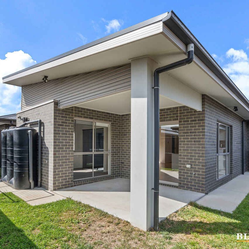 Modern Throsby Home - Photo 1