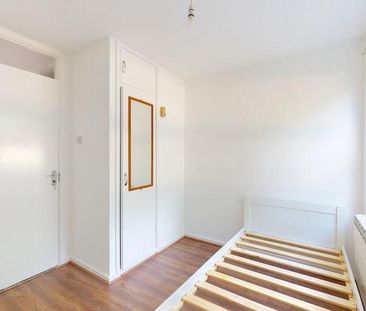 3 bedroom flat to rent - Photo 4