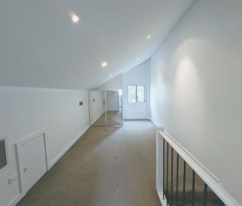 Immaculate Quiet Rear Duplex with Ducted Air Conditioning - Photo 5