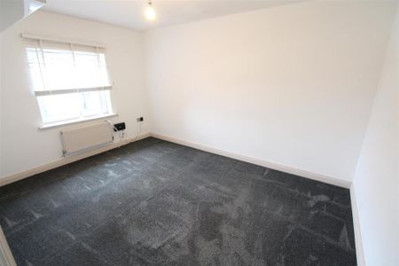 4 bedroom link detached house to rent - Photo 5