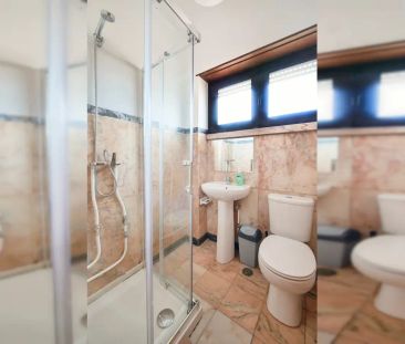 Room in a shared 8-bedroom apartment for rent in Lisbon, fully furnished. - Photo 3