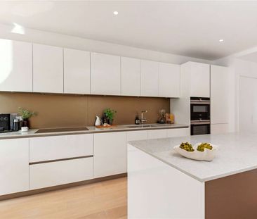 A luxury three bedroom apartment with riverside views. - Photo 2