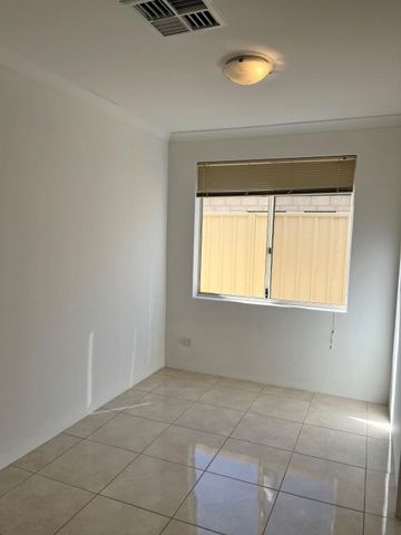 22 Goa Vista, Bennett Springs WA 6063 - House For Rent | Domain - Photo 4