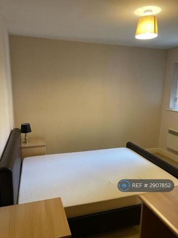 2 bedroom flat to rent - Photo 4