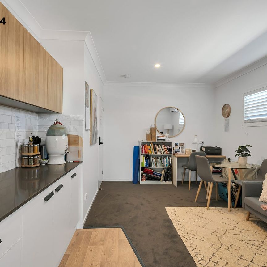 Modern, Furnished Unit in Seven Hills! - Photo 1