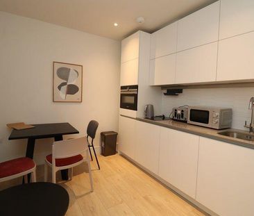 3 bedroom flat to rent - Photo 6