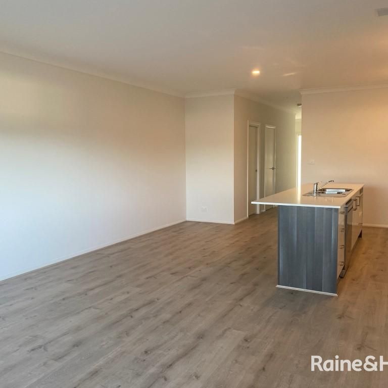 Modern Townhouse Living by the Shoalhaven River - Photo 1