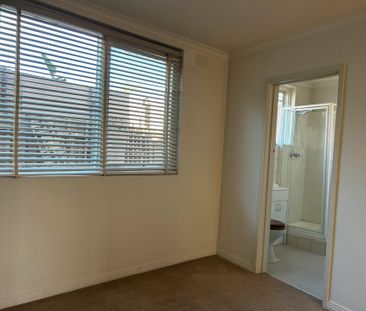 NEAT AND TIDY ONE-BEDROOM UNIT IN A PRIME LOCATION - Photo 4