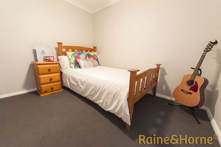 Great size family home - Photo 5