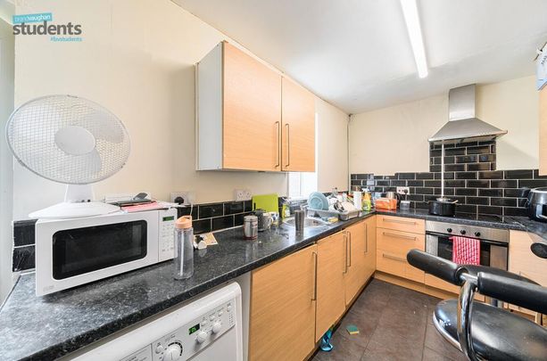 5 bedroom semi-detached house to rent - Photo 1