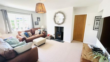 4 bedroom semi-detached house to rent - Photo 2