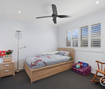 Large Family Home with Solar Power - Photo 6