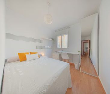 Calle de los Juglares, Madrid, Community of Madrid 28032 - Photo 6