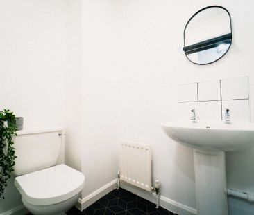 Flat 1, 148 Devonshire Street Room 2 - Photo 3