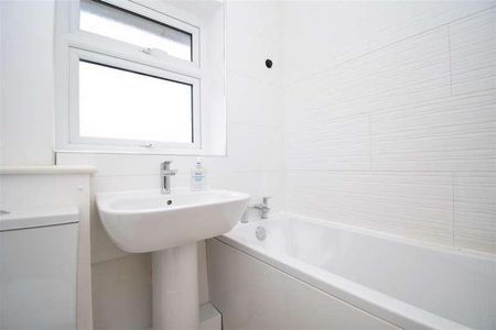 Falmouth Avenue, Normanton, WF6 - Photo 3