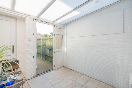 3 bedroom end of terrace house to rent - Photo 4