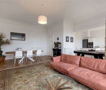 An immaculately presented and newly refurbished four-bedroom family... - Photo 5