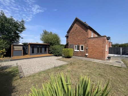 3 bedroom semi-detached house to rent - Photo 2