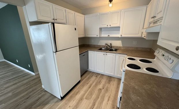 1050 Saint David Crescent - Photo 1