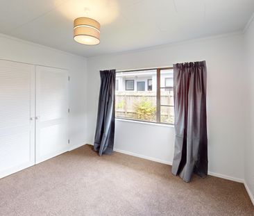 Springvale - 3 Bedrooms - Photo 3