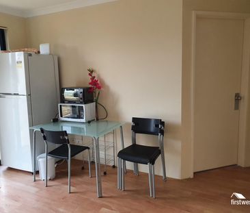 ROOM WITH ENSUITE - IDEAL FOR STUDENTS!! - Photo 1