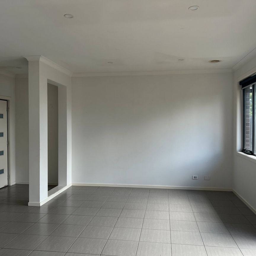 GREAT LOCATION - IMMACULATE THROUGHOUT - Photo 1